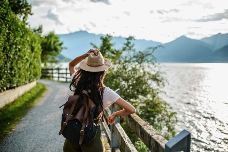 Solo-female-travel.--768x512