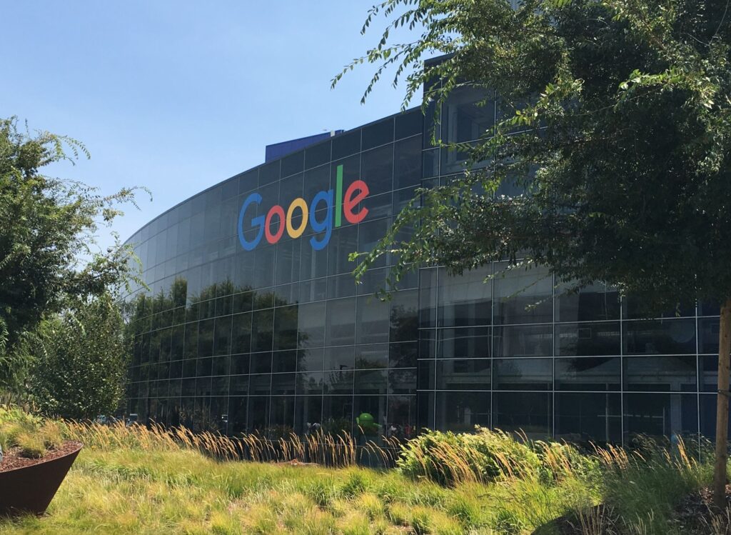 googleplex_hq_(cropped)7586666231225893085