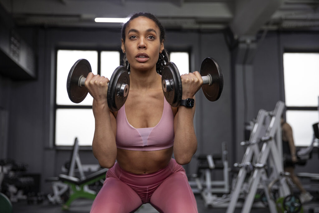 woman-training-weightlifting-gym