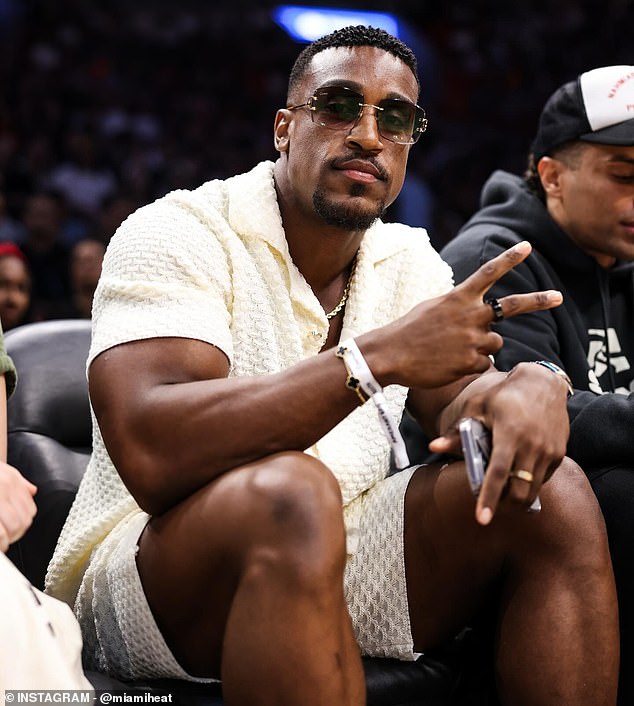 97055583-14585137-Viral_TikTok_sensation_Ashton_Hall_was_spotted_courtside_at_the_-m-112_1744141518361