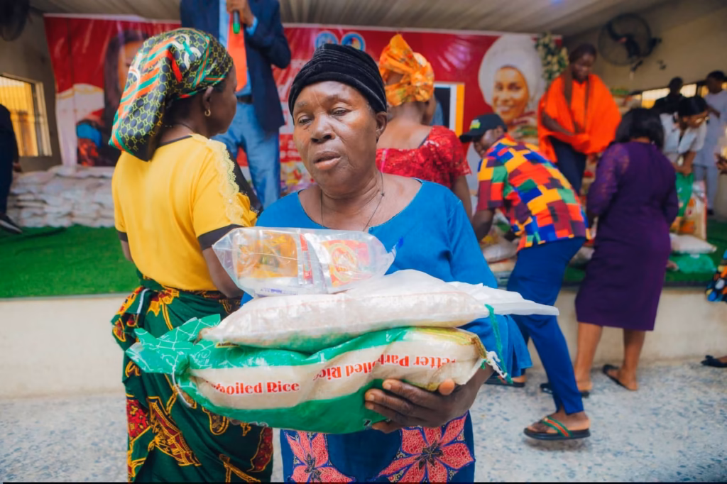 Over 200 Elderly Women Receive Christmas Food Support from Isoko South Chairperson’s Wife 4 over200elderlywomenreceivechristmasfoodsupportfromisokosouthchairpersonE28099swife1920196673348705239