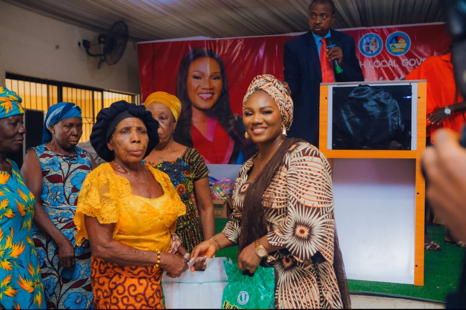 Over 200 Elderly Women Receive Christmas Food Support from Isoko South Chairperson’s Wife 1 over200elderlywomenreceivechristmasfoodsupportfromisokosouthchairpersonE28099swife41738325934353010335