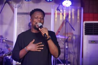 Kelvin Sapp performing the Niger Delta Praise live session